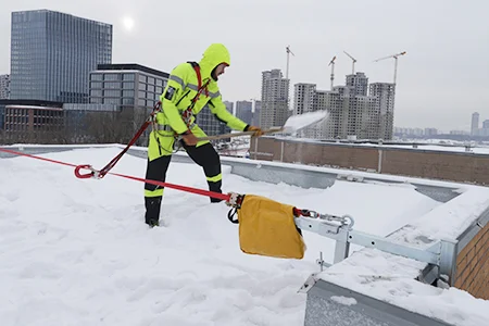 уборка снега с крыши уборка снега с крыши